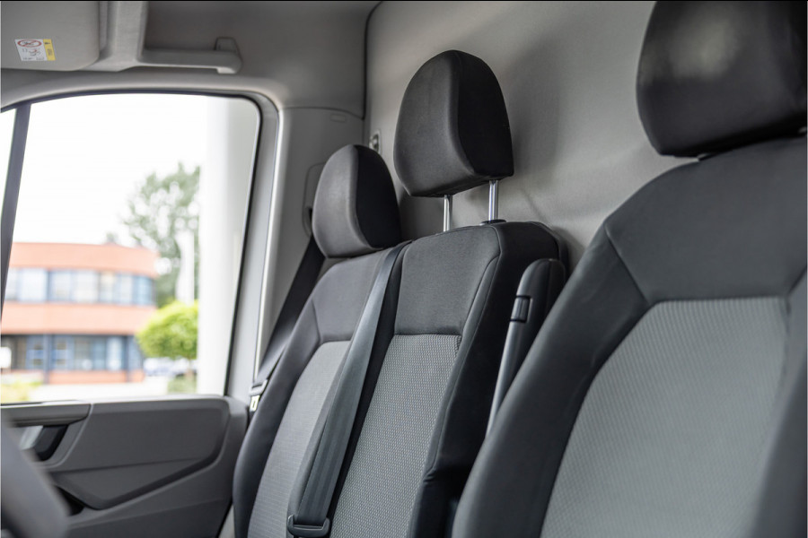 Volkswagen Crafter 2.0 TDI 177PK L3H3 DSG | L+R Schuifdeur | Bi-Xenon | ACC | Standkachel | CarPlay | Camera | Trekhaak | Stoelverwarming | Nieuwe APK | Euro 6