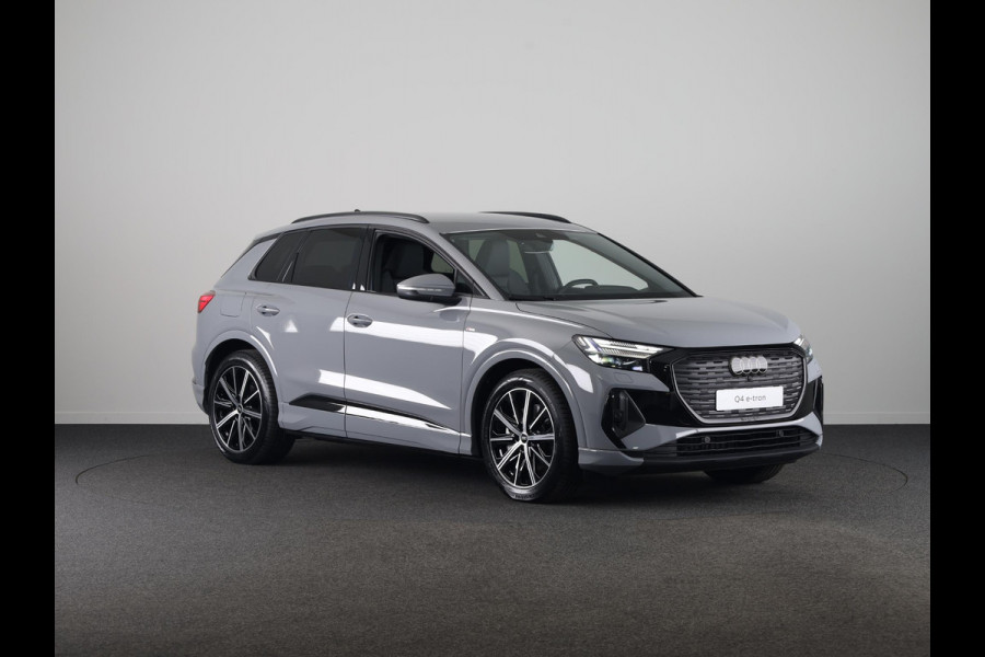 Audi Q4 e-tron 45 S edition Competition e-tron 82 kWh 286 pk | Navigatie | Stoelverwarming | Assistentiepakket plus | Comfortpakket | Ambient lichtpakket | Optiekpakket zwart plus | 20 inch Lichtmetalen velgen