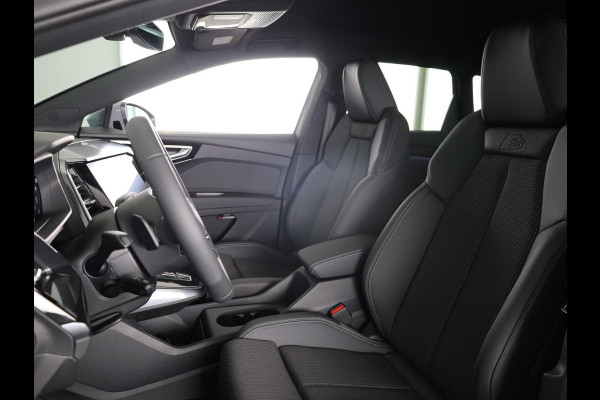 Audi Q4 e-tron 45 S edition Competition e-tron 82 kWh 286 pk | Navigatie | Stoelverwarming | Assistentiepakket plus | Comfortpakket | Ambient lichtpakket | Optiekpakket zwart plus | 20 inch Lichtmetalen velgen