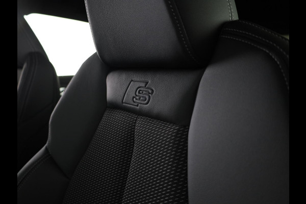 Audi Q4 e-tron 45 S edition Competition e-tron 82 kWh 286 pk | Navigatie | Stoelverwarming | Assistentiepakket plus | Comfortpakket | Ambient lichtpakket | Optiekpakket zwart plus | 20 inch Lichtmetalen velgen