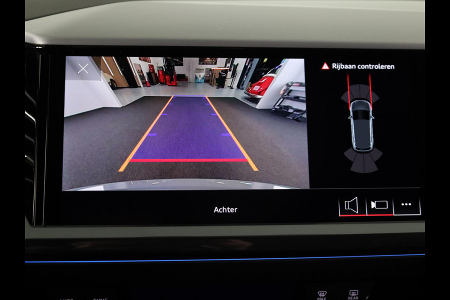 Audi Q4 e-tron 45 S edition Competition e-tron 82 kWh 286 pk | Navigatie | Stoelverwarming | Assistentiepakket plus | Comfortpakket | Ambient lichtpakket | Optiekpakket zwart plus | 20 inch Lichtmetalen velgen