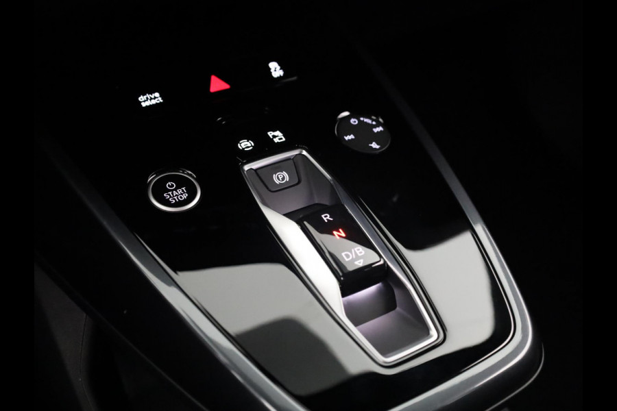Audi Q4 e-tron 45 S edition Competition e-tron 82 kWh 286 pk | Navigatie | Stoelverwarming | Assistentiepakket plus | Comfortpakket | Ambient lichtpakket | Optiekpakket zwart plus | 20 inch Lichtmetalen velgen