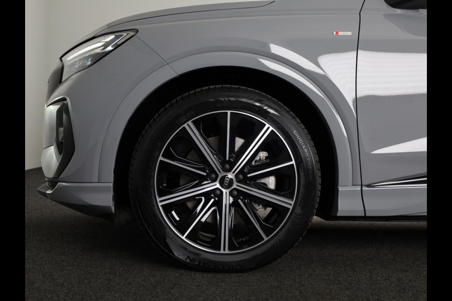 Audi Q4 e-tron 45 S edition Competition e-tron 82 kWh 286 pk | Navigatie | Stoelverwarming | Assistentiepakket plus | Comfortpakket | Ambient lichtpakket | Optiekpakket zwart plus | 20 inch Lichtmetalen velgen