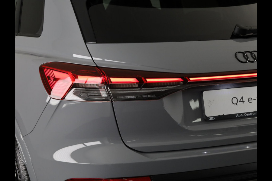 Audi Q4 e-tron 45 S edition Competition e-tron 82 kWh 286 pk | Navigatie | Stoelverwarming | Assistentiepakket plus | Comfortpakket | Ambient lichtpakket | Optiekpakket zwart plus | 20 inch Lichtmetalen velgen