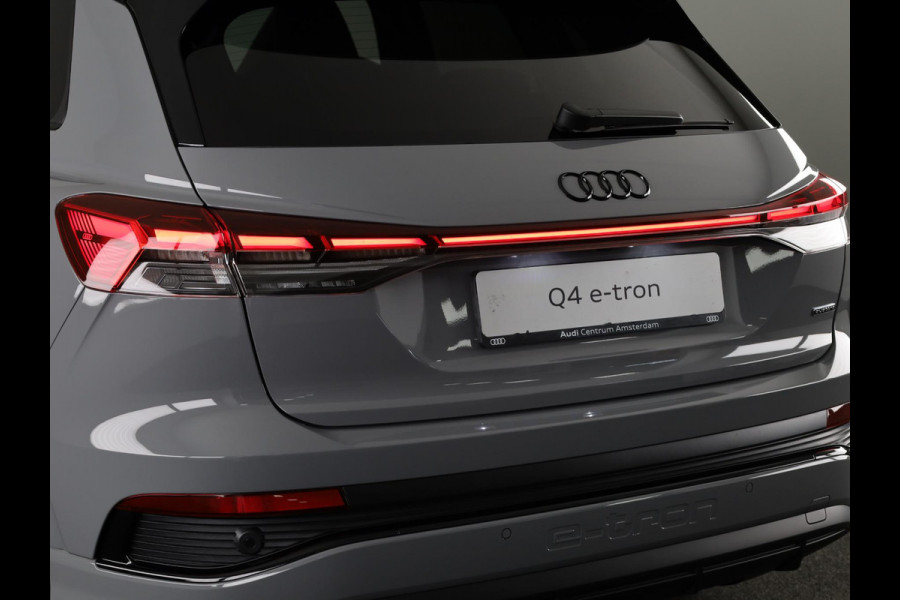 Audi Q4 e-tron 45 S edition Competition e-tron 82 kWh 286 pk | Navigatie | Stoelverwarming | Assistentiepakket plus | Comfortpakket | Ambient lichtpakket | Optiekpakket zwart plus | 20 inch Lichtmetalen velgen