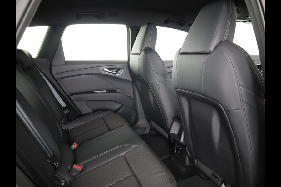 Audi Q4 e-tron 45 S edition Competition e-tron 82 kWh 286 pk | Navigatie | Stoelverwarming | Assistentiepakket plus | Comfortpakket | Ambient lichtpakket | Optiekpakket zwart plus | 20 inch Lichtmetalen velgen