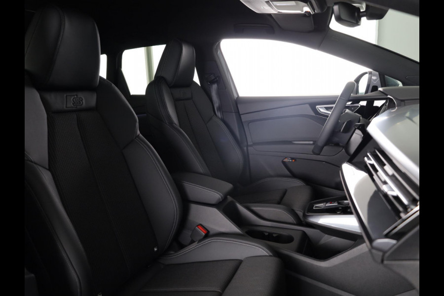 Audi Q4 e-tron 45 S edition Competition e-tron 82 kWh 286 pk | Navigatie | Stoelverwarming | Assistentiepakket plus | Comfortpakket | Ambient lichtpakket | Optiekpakket zwart plus | 20 inch Lichtmetalen velgen