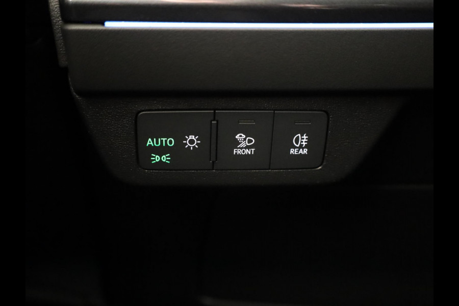 Audi Q4 e-tron 45 S edition Competition e-tron 82 kWh 286 pk | Navigatie | Stoelverwarming | Assistentiepakket plus | Comfortpakket | Ambient lichtpakket | Optiekpakket zwart plus | 20 inch Lichtmetalen velgen