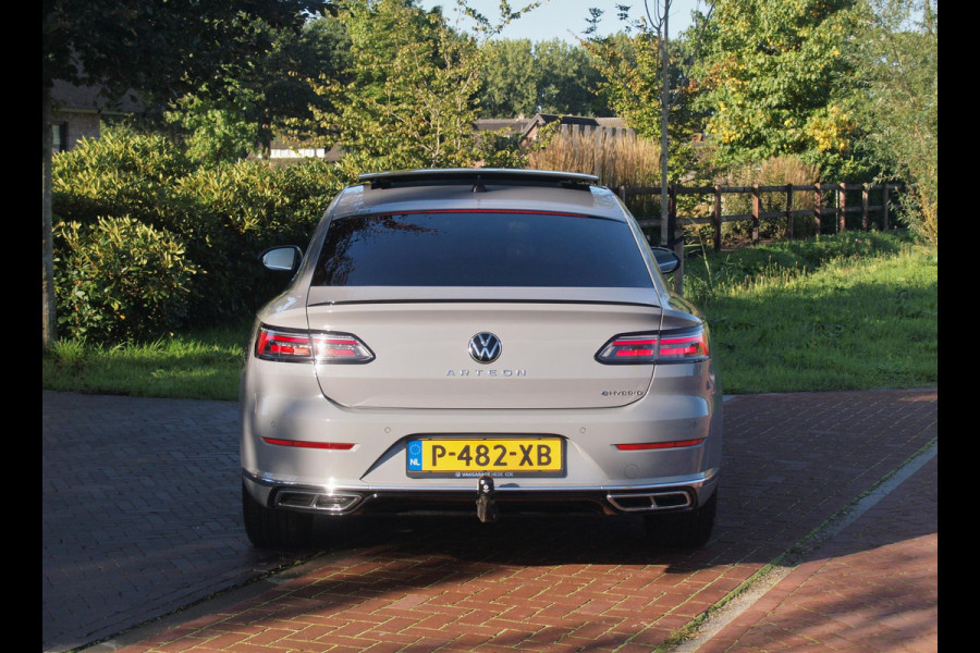 Volkswagen Arteon 1.4 TSI eHybrid R-Line Business+ | Panoramadak | Trekhaak | Camera | Sfeerverlichting | Estoril R-Line 20 inch | NL-Auto |
