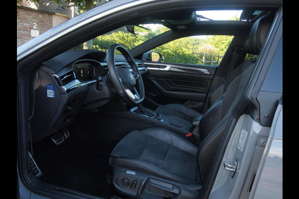 Volkswagen Arteon 1.4 TSI eHybrid R-Line Business+ | Panoramadak | Trekhaak | Camera | Sfeerverlichting | Estoril R-Line 20 inch | NL-Auto |
