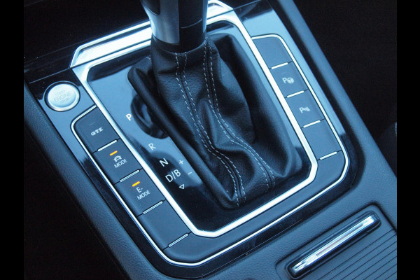 Volkswagen Arteon 1.4 TSI eHybrid R-Line Business+ | Panoramadak | Trekhaak | Camera | Sfeerverlichting | Estoril R-Line 20 inch | NL-Auto |