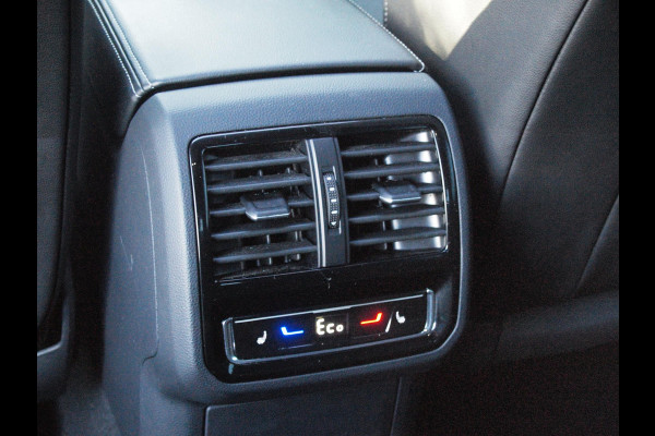 Volkswagen Arteon 1.4 TSI eHybrid R-Line Business+ | Panoramadak | Trekhaak | Camera | Sfeerverlichting | Estoril R-Line 20 inch | NL-Auto |