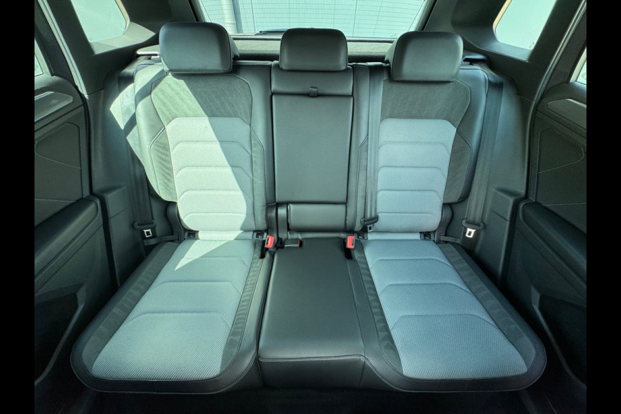 Volkswagen Tiguan 2.0 TSI 4Motion Highline R-Line * Panoramadak * Navigatie * Parkeercamera *