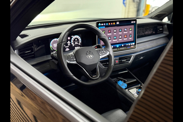 Volkswagen Tayron 1.5 eHybrid 272PK | R-Line Black MD Edition | Garantie tot 2030 | Vol! | Maxton| Pano| IQ. Light| H/K | Trekhaak