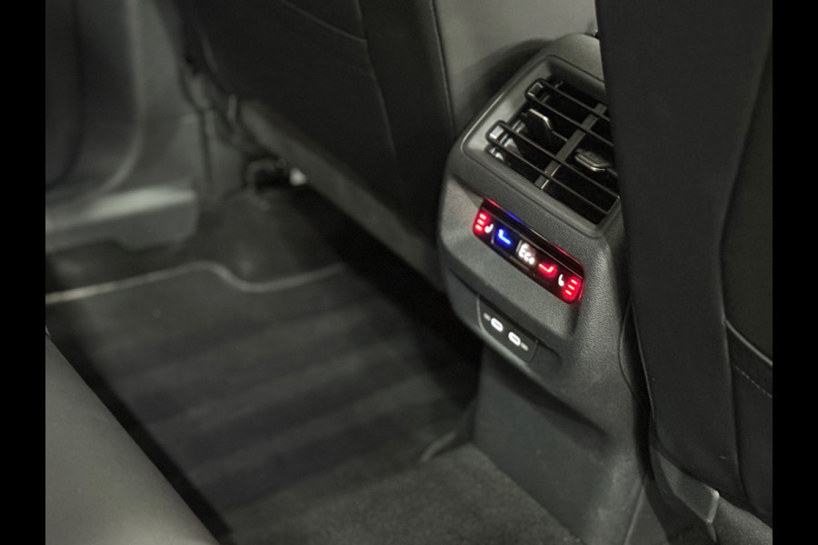 Volkswagen Tayron 1.5 eHybrid 272PK | R-Line Black MD Edition | Garantie tot 2030 | Vol! | Maxton| Pano| IQ. Light| H/K | Trekhaak