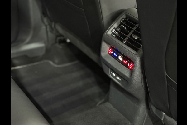 Volkswagen Tayron 1.5 eHybrid 272PK | R-Line Black MD Edition | Garantie tot 2030 | Vol! | Maxton| Pano| IQ. Light| H/K | Trekhaak