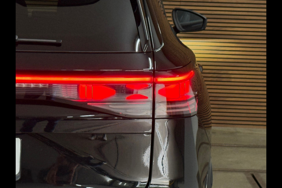 Volkswagen Tayron 1.5 eHybrid 272PK | R-Line Black MD Edition | Garantie tot 2030 | Vol! | Maxton| Pano| IQ. Light| H/K | Trekhaak