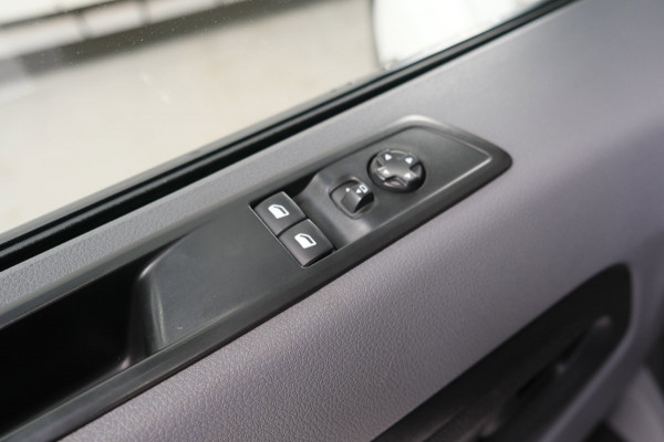 Opel Vivaro 2.0 CDTI L3H1 3p Edition - N.A.P. Airco, Imperiaal, Kasten inrichting, Camera, Carplay, Navi, Trekhaak.