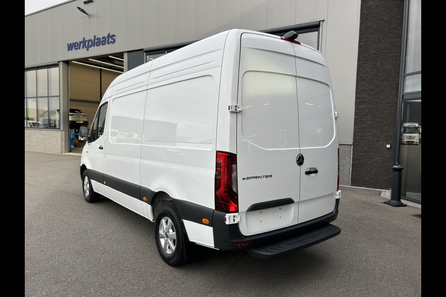Mercedes-Benz eSprinter 320 L2 H2 Select 81kWh / Snel laden 115Kw / LED / Distronic / Carplay / Navigatie / Camera / LMV / 270 Graden achterdeuren