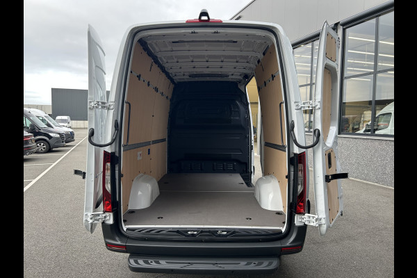 Mercedes-Benz eSprinter 320 L2 H2 Select 81kWh / Snel laden 115Kw / LED / Distronic / Carplay / Navigatie / Camera / LMV / 270 Graden achterdeuren