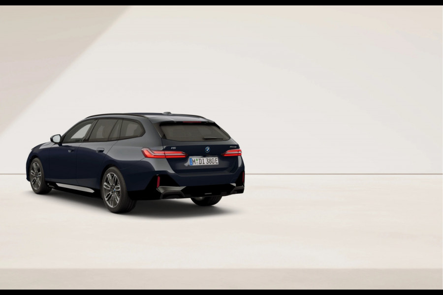 BMW i5 Touring eDrive40 - M-Sport - Comfortzetels - ACC - Head-up - Stuurwiel Verwarming