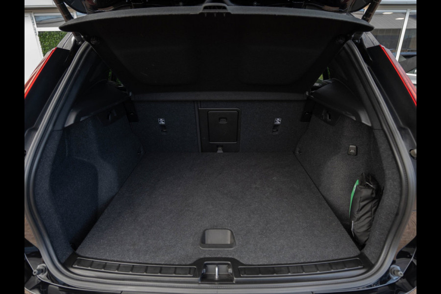 Volvo XC40 1.5 T5 Plug-in hybrid Plus Dark | Pano | H/K Sound | Camera | BTW
