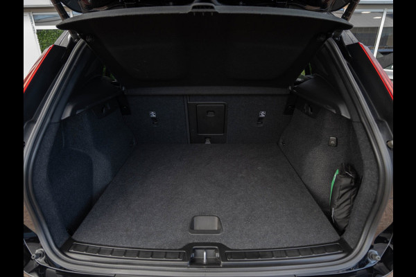 Volvo XC40 1.5 T5 Plug-in hybrid Plus Dark | Pano | H/K Sound | Camera | BTW