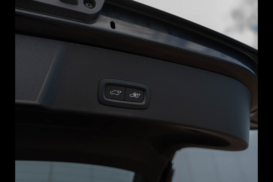Volvo XC40 1.5 T5 Plug-in hybrid Plus Dark | Pano | H/K Sound | Camera | BTW