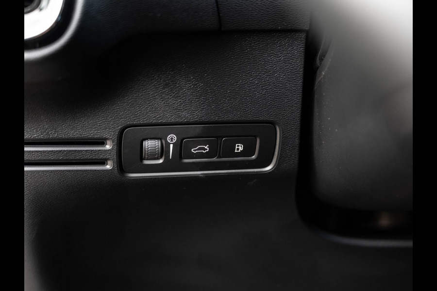Volvo XC40 1.5 T5 Plug-in hybrid Plus Dark | Pano | H/K Sound | Camera | BTW
