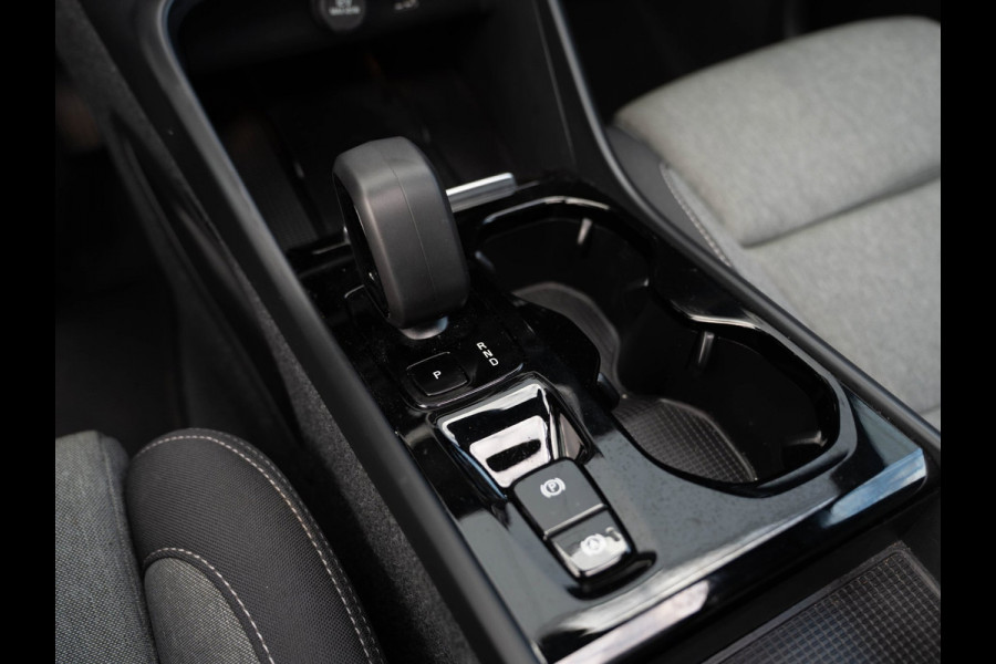 Volvo XC40 1.5 T5 Plug-in hybrid Plus Dark | Pano | H/K Sound | Camera | BTW