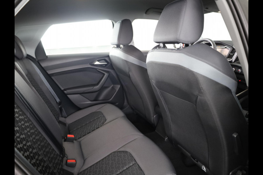 Audi A1 Sportback Advanced edition 25 TFSI 95 pk | LED verlichting voor+ achter | Optiekpakket zwart plus | Sportstoelen voor | Buitenspiegels inklapbaar |
