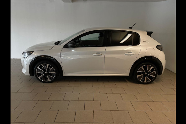 Peugeot 208 1.2 PureTech GT Pack 130PK AUTOMAAT PARELMOER WIT AIRCO CLIMA NAVI CRUISE KEYLESS APPLE CARPLAY PRIVACYGLAS NIEUWSTAAT