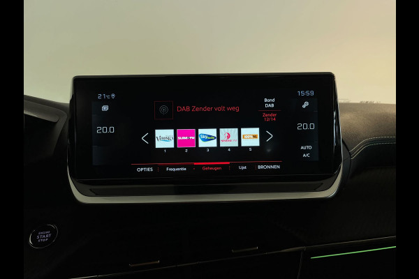 Peugeot 208 1.2 PureTech GT Pack 130PK AUTOMAAT PARELMOER WIT AIRCO CLIMA NAVI CRUISE KEYLESS APPLE CARPLAY PRIVACYGLAS NIEUWSTAAT