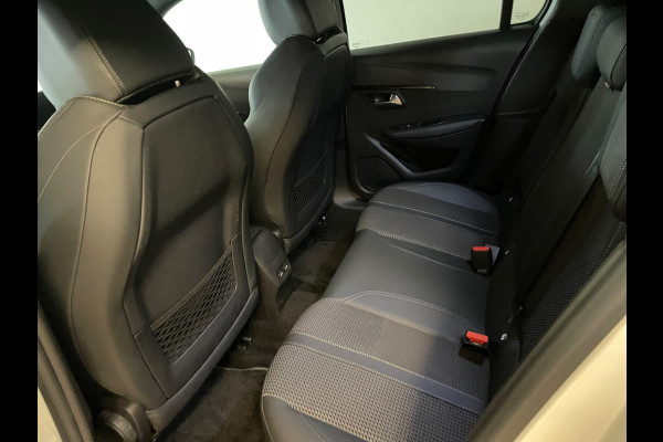 Peugeot 208 1.2 PureTech GT Pack 130PK AUTOMAAT PARELMOER WIT AIRCO CLIMA NAVI CRUISE KEYLESS APPLE CARPLAY PRIVACYGLAS NIEUWSTAAT