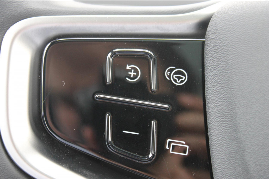 Volvo EX30 Single Motor Extended Range Ultra 69 kWh Semi elektrisch wegklapbare trekhaak / Verwarmbare voorstoelen / Panoramisch glazen dak / Google Infotainment
