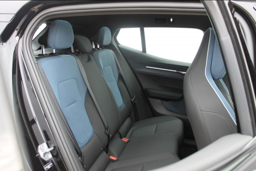 Volvo EX30 Single Motor Extended Range Ultra 69 kWh Semi elektrisch wegklapbare trekhaak / Verwarmbare voorstoelen / Panoramisch glazen dak / Google Infotainment