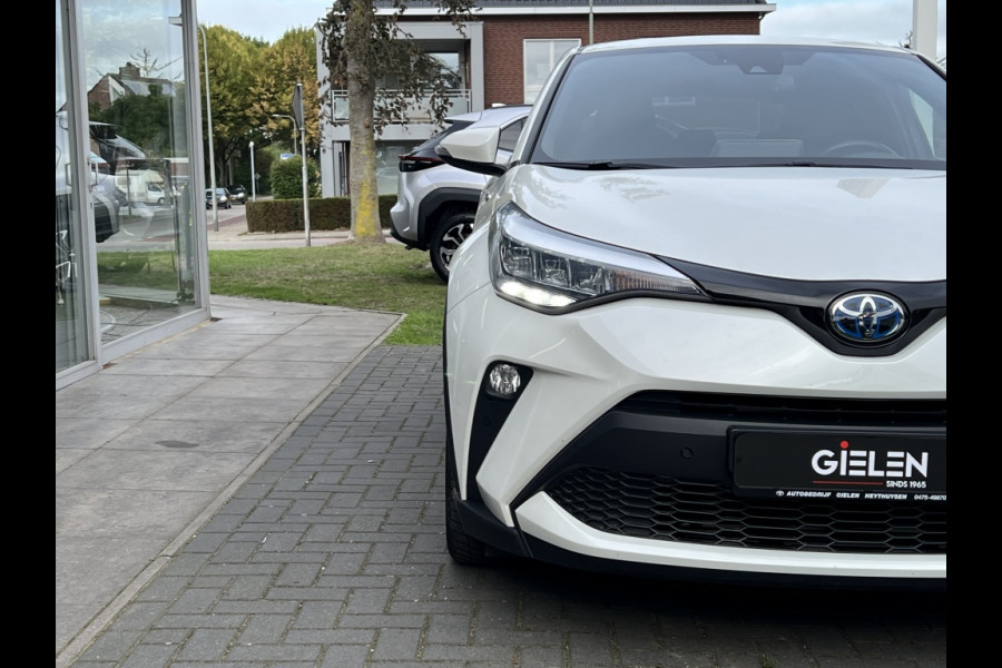 Toyota C-HR 2.0 Hybrid Style | Parelmoer wit, Dodehoekherkenning, Stoel + Stuurverwarming, Parkeersensoren, CarPlay, Navigatie
