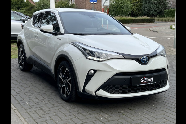 Toyota C-HR 2.0 Hybrid Style | Parelmoer wit, Dodehoekherkenning, Stoel + Stuurverwarming, Parkeersensoren, CarPlay, Navigatie
