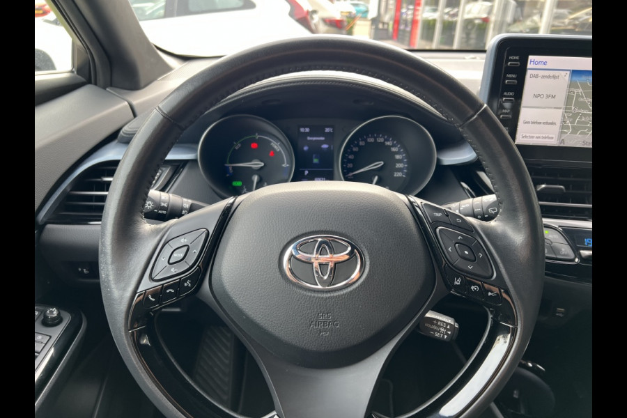Toyota C-HR 2.0 Hybrid Style | Parelmoer wit, Dodehoekherkenning, Stoel + Stuurverwarming, Parkeersensoren, CarPlay, Navigatie