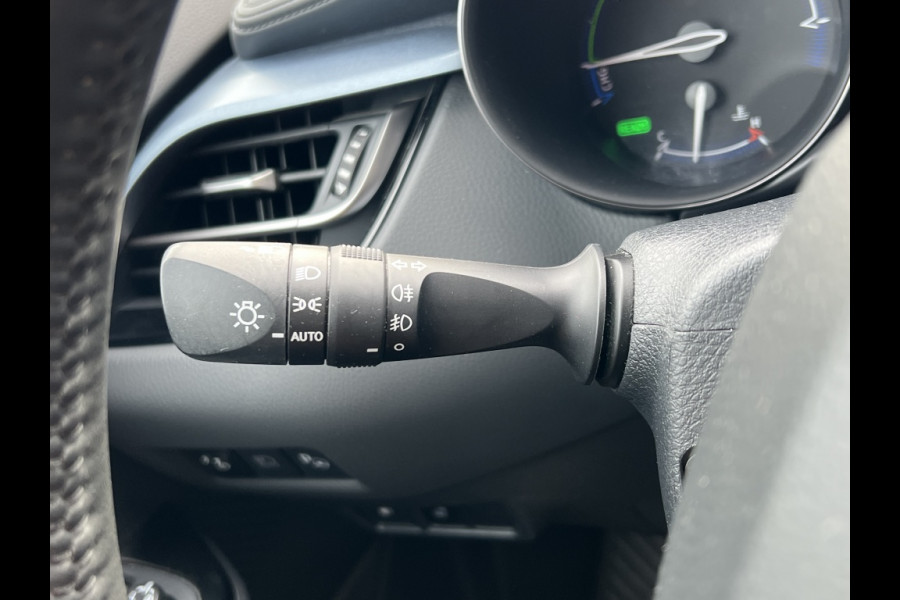 Toyota C-HR 2.0 Hybrid Style | Parelmoer wit, Dodehoekherkenning, Stoel + Stuurverwarming, Parkeersensoren, CarPlay, Navigatie