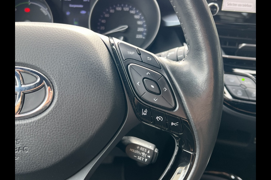 Toyota C-HR 2.0 Hybrid Style | Parelmoer wit, Dodehoekherkenning, Stoel + Stuurverwarming, Parkeersensoren, CarPlay, Navigatie