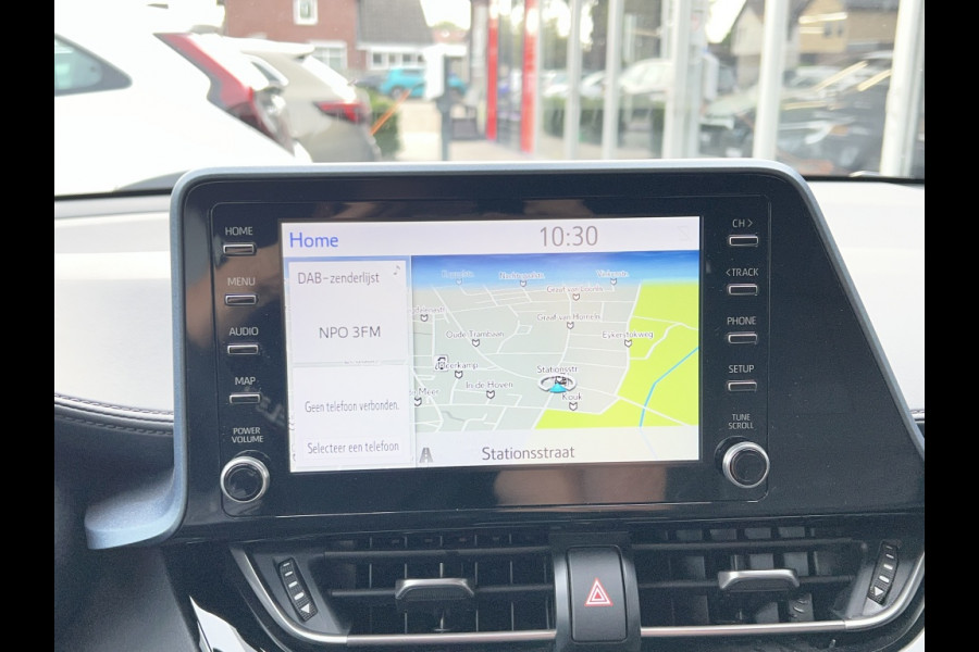 Toyota C-HR 2.0 Hybrid Style | Parelmoer wit, Dodehoekherkenning, Stoel + Stuurverwarming, Parkeersensoren, CarPlay, Navigatie