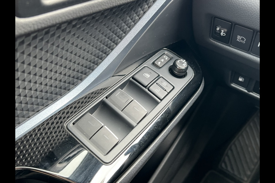 Toyota C-HR 2.0 Hybrid Style | Parelmoer wit, Dodehoekherkenning, Stoel + Stuurverwarming, Parkeersensoren, CarPlay, Navigatie