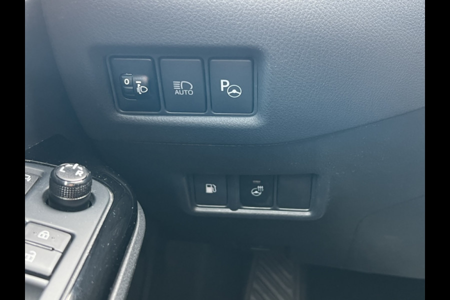 Toyota C-HR 2.0 Hybrid Style | Parelmoer wit, Dodehoekherkenning, Stoel + Stuurverwarming, Parkeersensoren, CarPlay, Navigatie