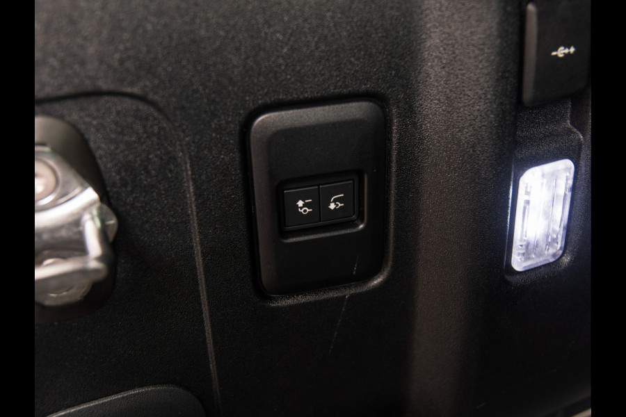Land Rover Defender 110 2.0 P400e 110 X-Dynamic HSE 22" | MERIDIAN | PANO | TREKHAAK
