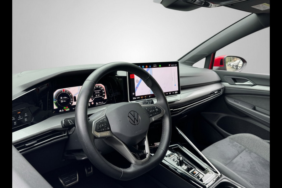 Volkswagen Golf 1.5 eHybrid 204PK PHEV 50 JAREN EDITIE CAMERA/ALCANTARA/TREKHAAK/HEAD-UP