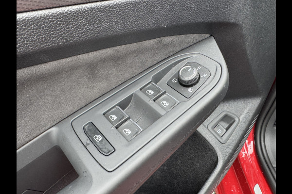 Volkswagen Golf 1.5 eHybrid 204PK PHEV 50 JAREN EDITIE CAMERA/ALCANTARA/TREKHAAK/HEAD-UP