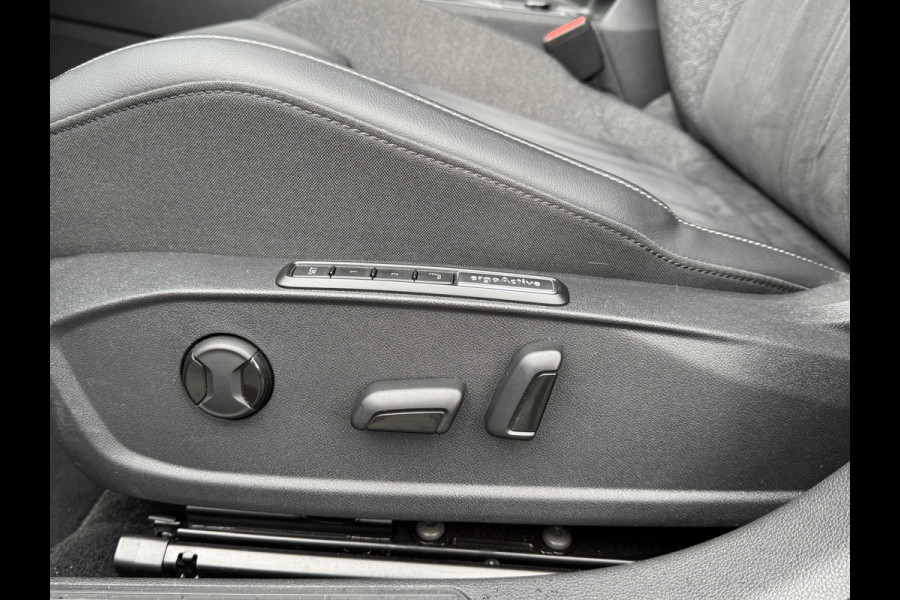Volkswagen Golf 1.5 eHybrid 204PK PHEV 50 JAREN EDITIE CAMERA/ALCANTARA/TREKHAAK/HEAD-UP