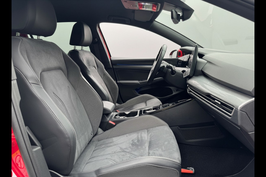 Volkswagen Golf 1.5 eHybrid 204PK PHEV 50 JAREN EDITIE CAMERA/ALCANTARA/TREKHAAK/HEAD-UP