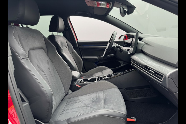 Volkswagen Golf 1.5 eHybrid 204PK PHEV 50 JAREN EDITIE CAMERA/ALCANTARA/TREKHAAK/HEAD-UP